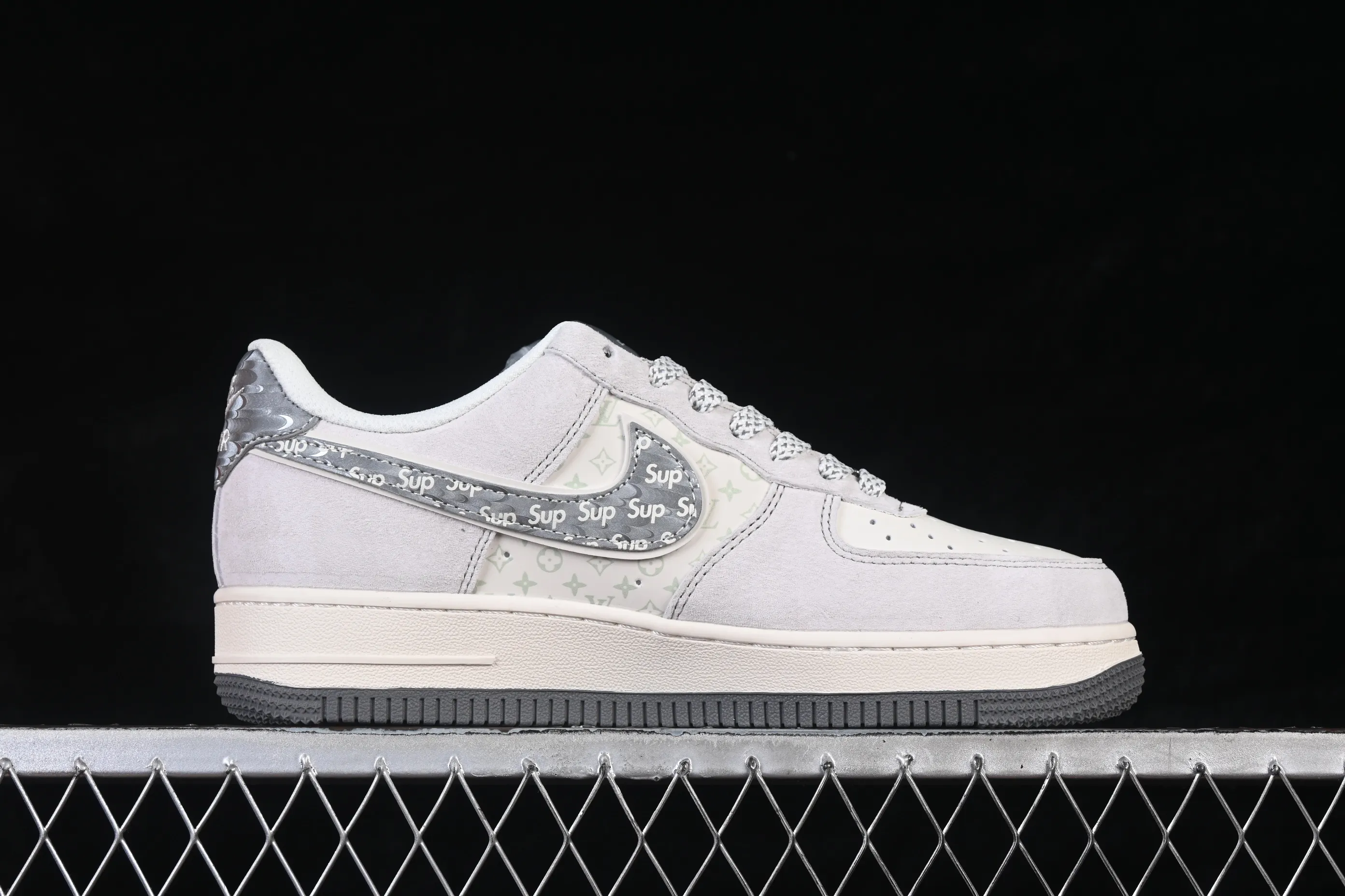 All categories Nk Air Force 1 Air Force series Nk Air Force 1 Low Air Force low-top Nike Air Force 1'07 Low joint model light gray frosted Air Force 1 low-top casual sneakers CX5050-Y48